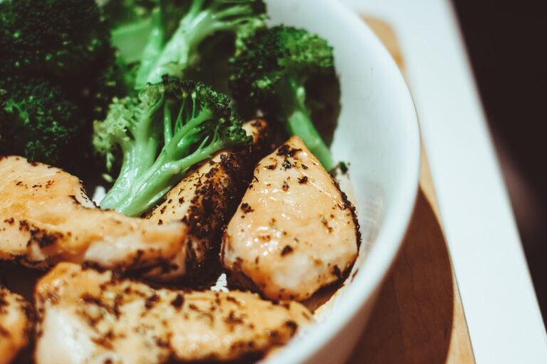 Image of bowl with chicken and broccoli